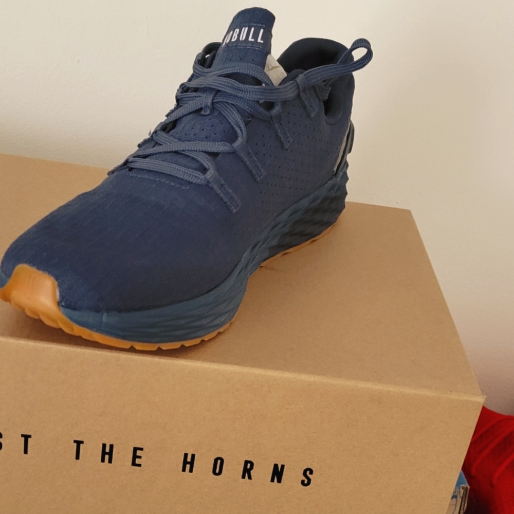 No bull sneakers size 9.t